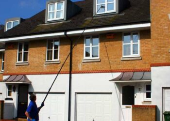 The Benefits of a Professional Window Cleaner in Swindon