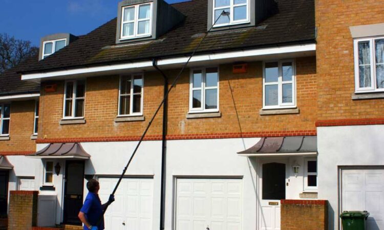 The Benefits of a Professional Window Cleaner in Swindon