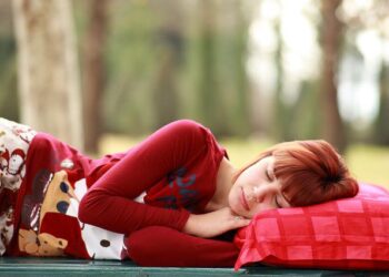 How an ear hole pillow can help with sleep