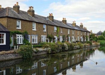 10 advantages of using an estate agent