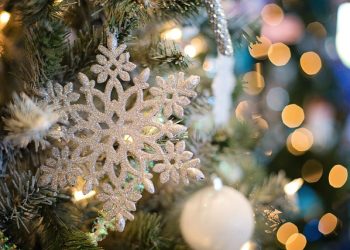 Benefits of Decorating your Workplace for Christmas