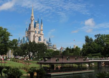 How To Save Money For A Holiday During The Cost Of Living Crisis