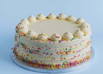 What are The Benefits of Ordering a Cake Online?