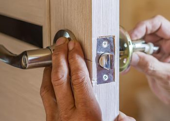 The Benefits of Hiring a Locksmith