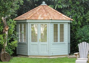 Bring Your Summerhouse to Life: Tips for Selecting the Best Paint