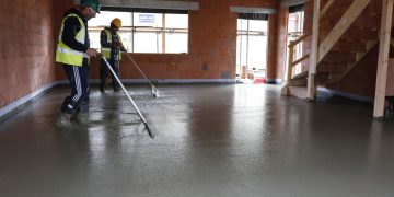 Expert Touch: How Professional Screeding Contractors Enhance London’s Building Projects