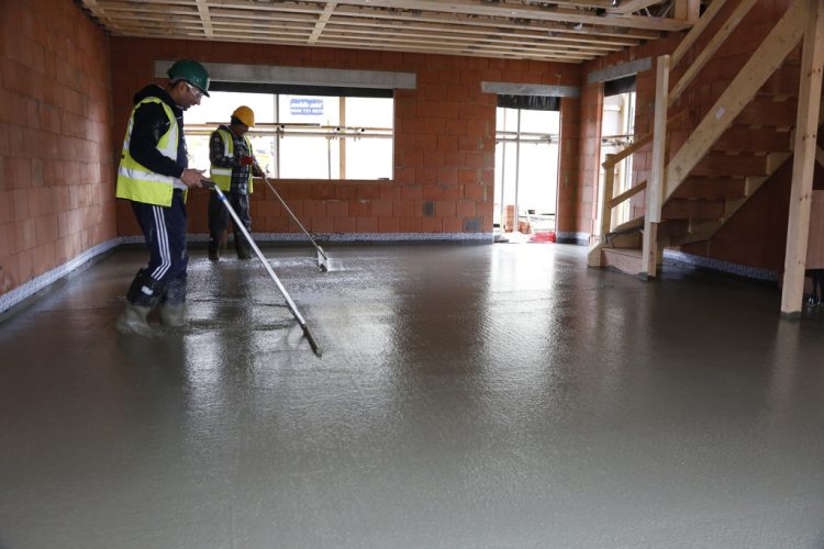 Expert Touch: How Professional Screeding Contractors Enhance London’s Building Projects