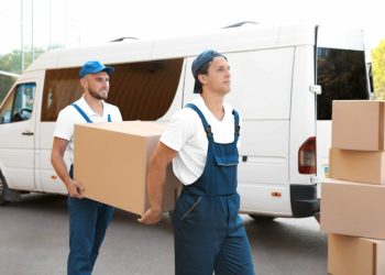 Safely and Efficiently Transporting Your Belongings: The Top Reasons to Use Professionals for Removals in Bristol