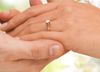 Lab-Grown Diamonds: A Sustainable and Sparkling Future for Engagement Rings