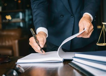 Efficiency and Accuracy: How English-Speaking Immigration Lawyers Help Streamline Spanish Visa Applications