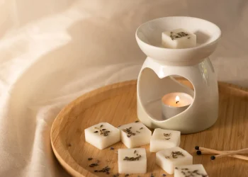 A Cleaner, Greener Fragrance Choice: The Environmental Upsides of Wax Melts