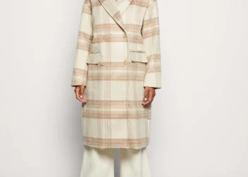 The Stylish Staying Power of Oversized Coats: Why This Wardrobe Staple is a Must-Have