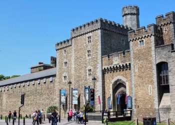 From Castles to Modern Landmarks: Unforgettable Sights on a Guided Tour of Cardiff