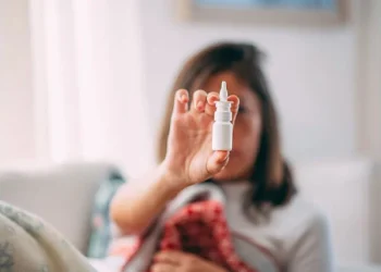 The Pros and Cons of Silver Nasal Spray: Is It Safe and Effective?