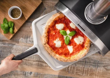The Growing Trend of Serving Pizzas to Wedding Guests: A Delicious Twist on the Traditional Reception