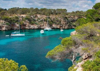 Mallorca Unveiled: Why Boat Trips Rule the Waves of This Island Paradise