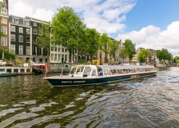 Culinary Delights on Water: A Taste of Amsterdam Canal Cruise Dining