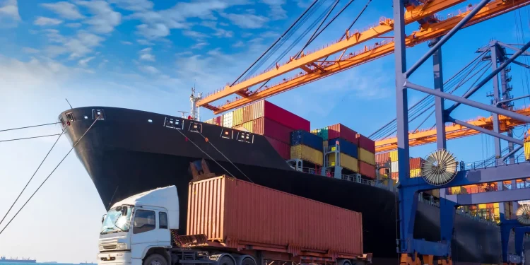 Cost Savings and Risk Management: Key Benefits of UK Freight Forwarders