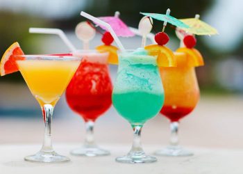 From Bar to Home: Exploring the Benefits of Cocktail Delivery Services