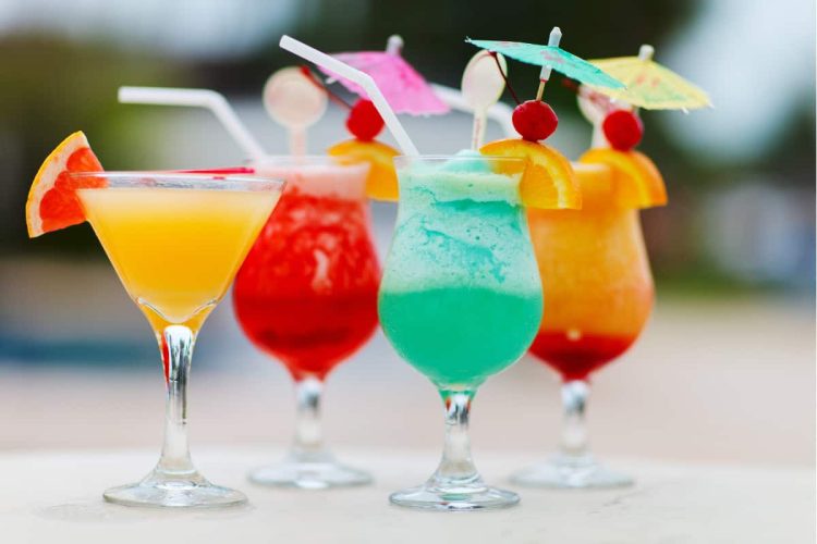 From Bar to Home: Exploring the Benefits of Cocktail Delivery Services