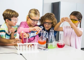 Holiday Joy for Young Explorers: Children’s Holiday Groups with Exciting Activities