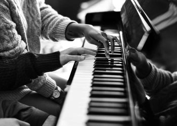 Harmonizing Mind and Body: The Holistic Advantages of Piano Lessons