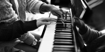 Harmonizing Mind and Body: The Holistic Advantages of Piano Lessons