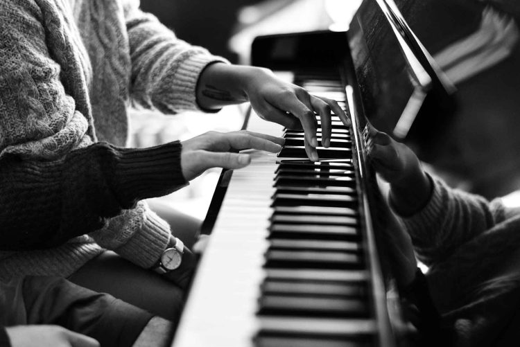Harmonizing Mind and Body: The Holistic Advantages of Piano Lessons
