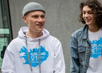 The Art of Wearable Individuality: Exploring the Personalised Hoodie Phenomenon