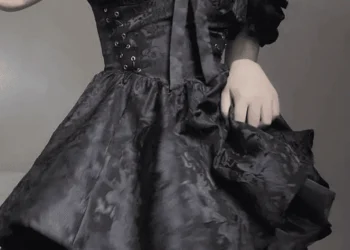 The Art of Dark Coquette Dress to Impress: Embracing Sultry Sophistication