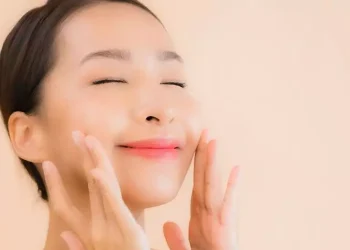 The Art of Layering: Mastering the Korean Skincare Routine