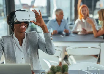 Maximizing VR Training Effectiveness: The Specialist Advantage