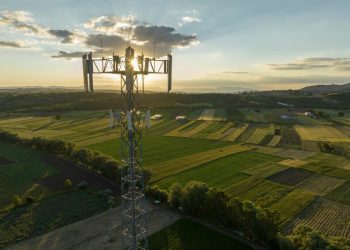 The Lucrative World of Phone Mast Leasing: What Property Owners Need to Know