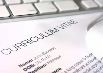 Maximising Your Job Hunt Success: The Benefits of Using a CV Writer