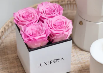 The Ultimate Valentine’s Day Flowers: Why Forever Roses Trump Traditional Bouquets