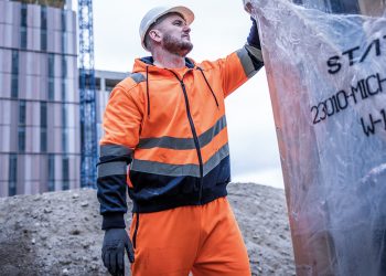 How a High Vis Fleece Supports Safer Working in Cold Conditions