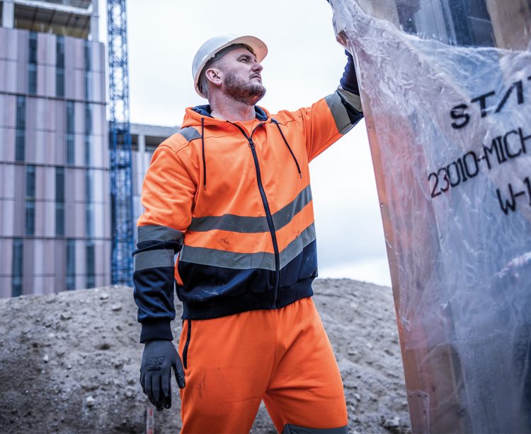 How a High Vis Fleece Supports Safer Working in Cold Conditions